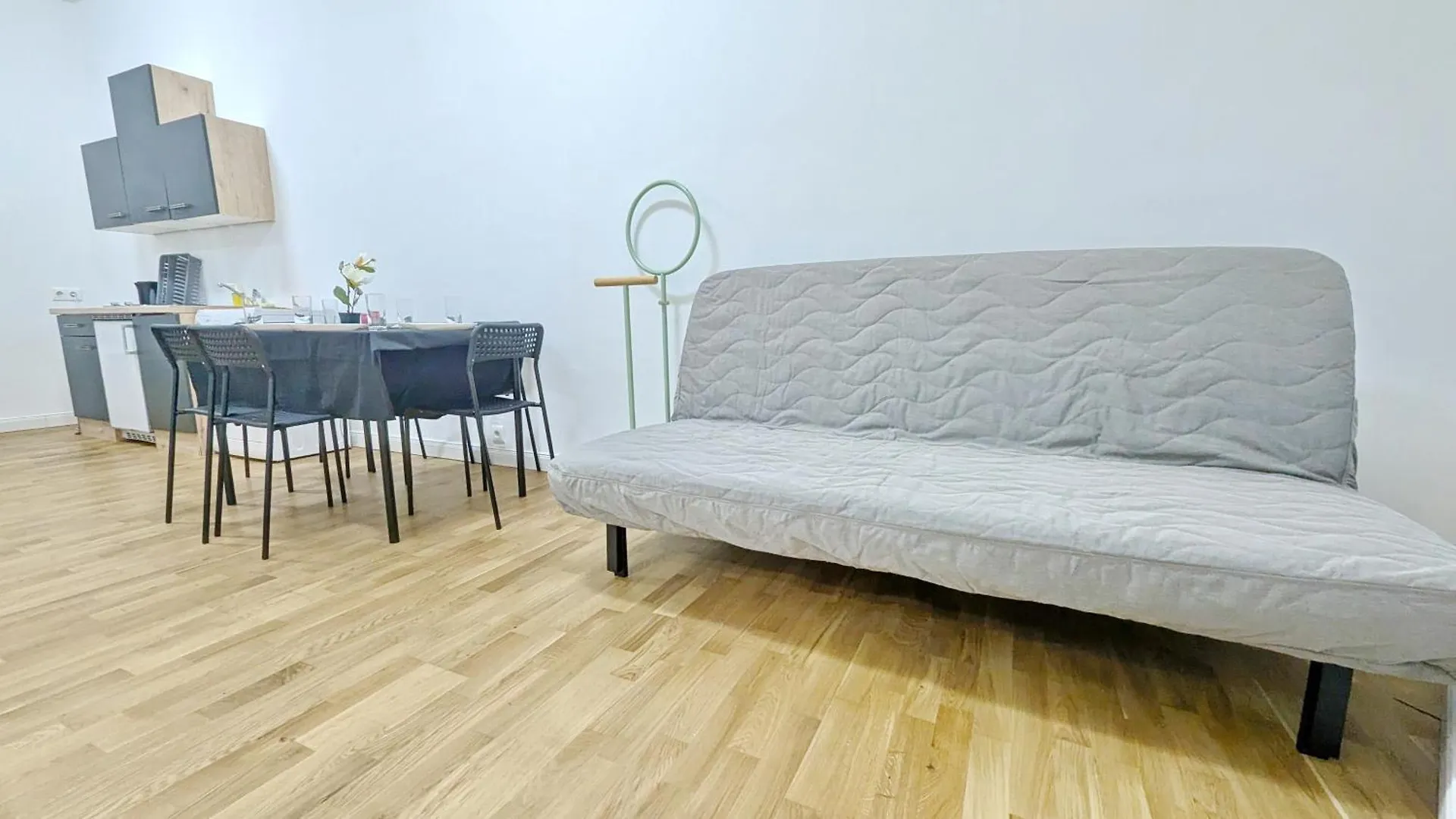 Spacious Apartment In A Lively Area Viena