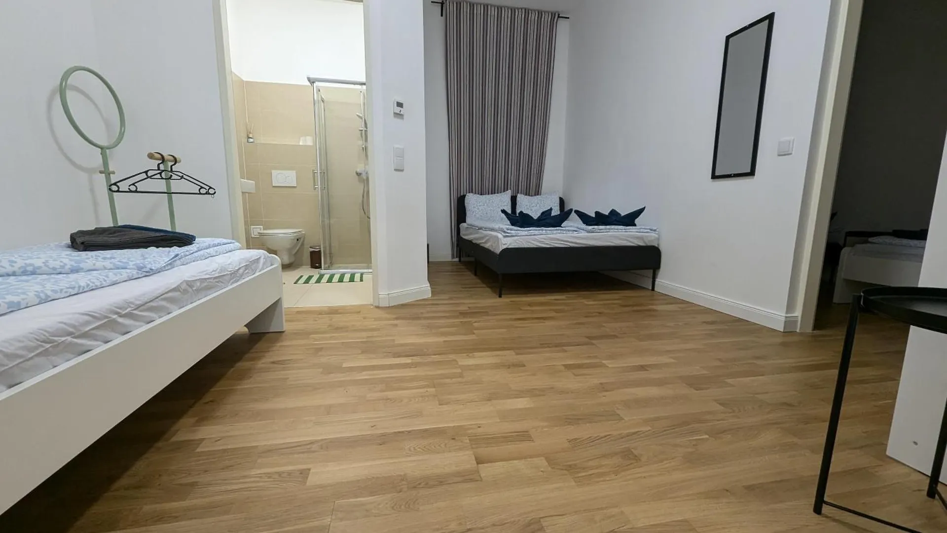 Spacious Apartment In A Lively Area Viena 0*,